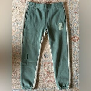 UGG Green Sweatpants, size Medium